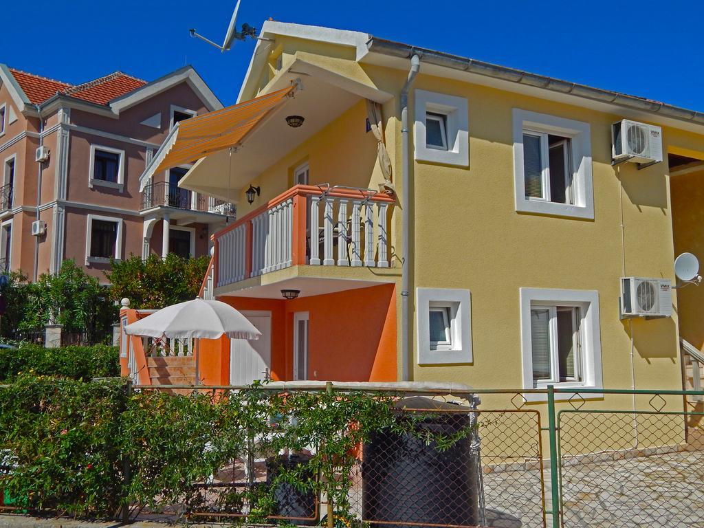 טיווט Apartmani Sindik מראה חיצוני תמונה